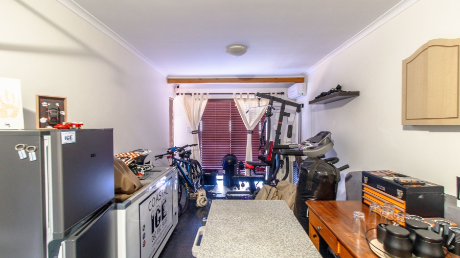 4 Bedroom Property for Sale in Middedorp Western Cape